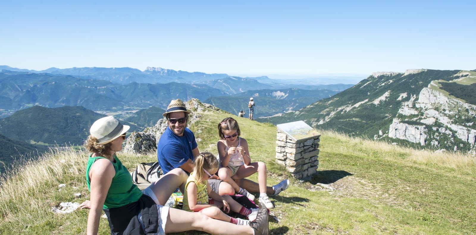 Randonnée en famille en montagne
