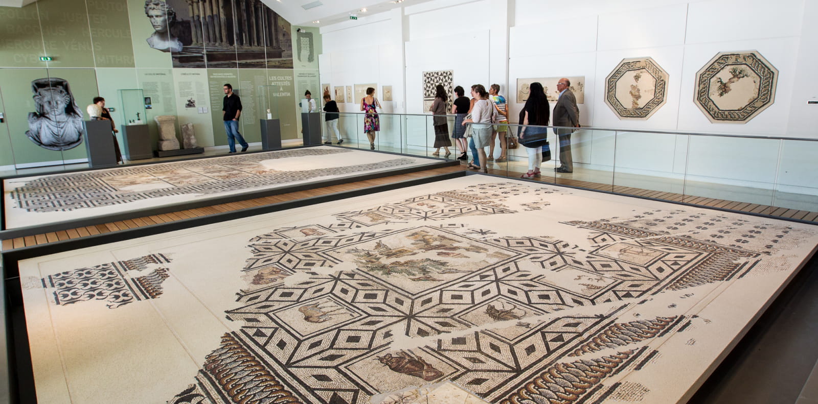 Grande mosaïque gallo-romaine exposée au Musée de Valence proche de la Viarhôna