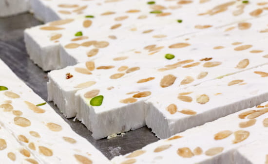 Le nougat, spécialité de Montélimar dans la Drôme provençale - incontournable