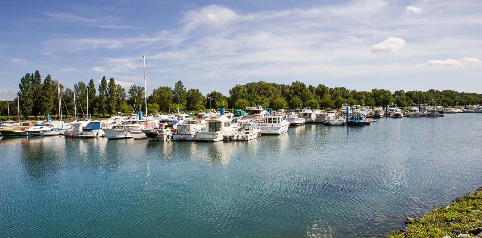 Port fluvial de l'Epervière, à Valence, sur le Rhône, la véloroute voie verte Viarhôna