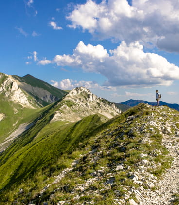 Activités sportives dans la Drôme - randonnée sur la crète de Jiboui dans le Vercors et randonneur - Top des spots nature de la Drôme