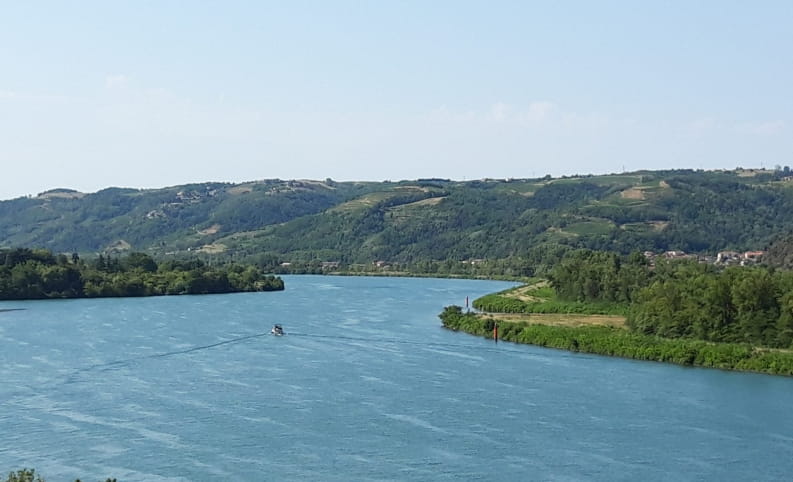 défilé du Rhône vers Laveyron